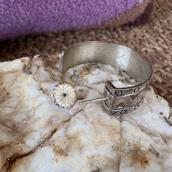 Sterling Silver earrings with southwestern design - Picture 6 of 12